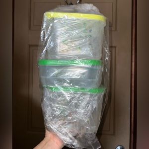 4 piece Tupperware set